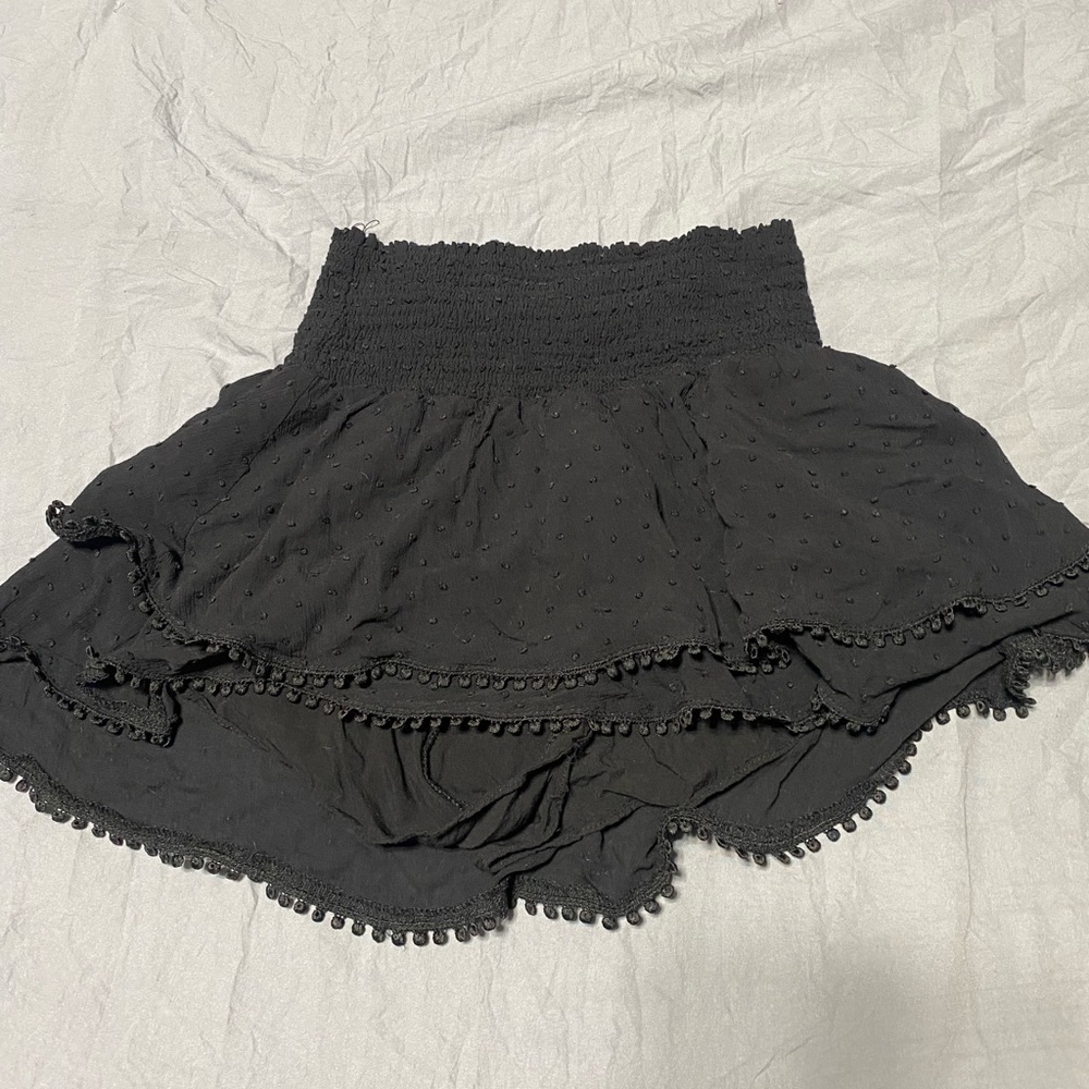 black flowey skirt